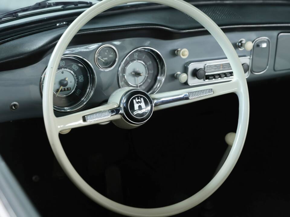 Image 22/50 of Volkswagen Karmann Ghia 1500 (1961)