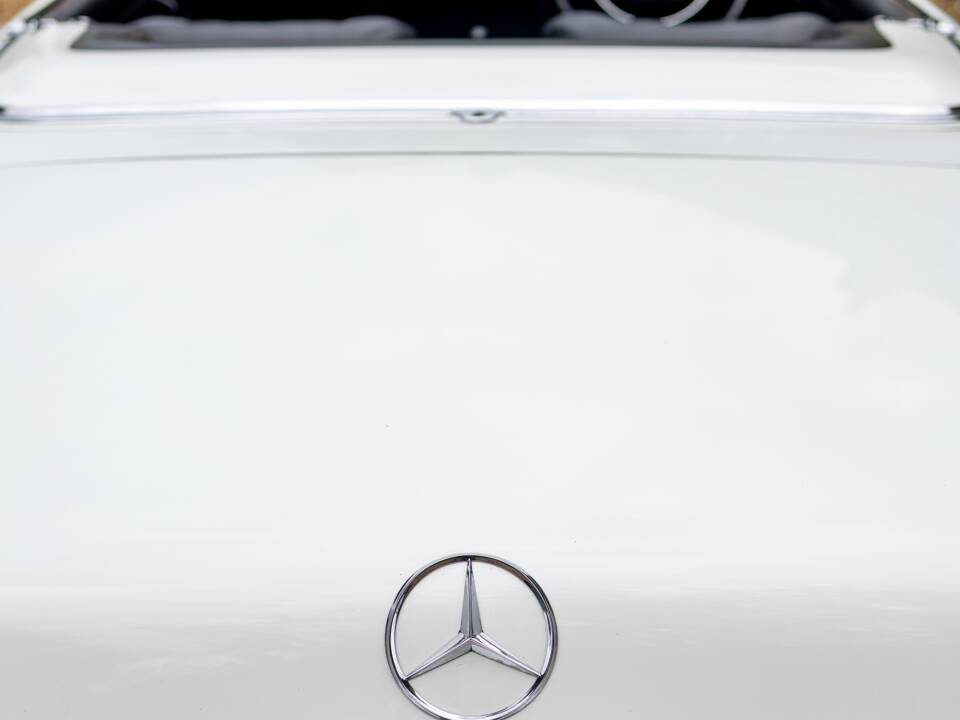 Image 21/50 of Mercedes-Benz 280 SL (1968)