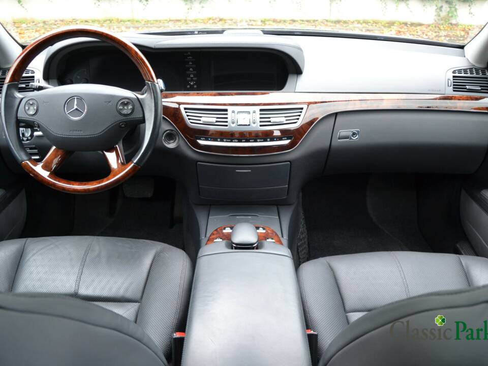 Image 11/50 of Mercedes-Benz S 500 (2006)
