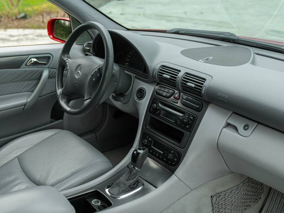 Immagine 23/50 di Mercedes-Benz C 220 CDI T (2003)