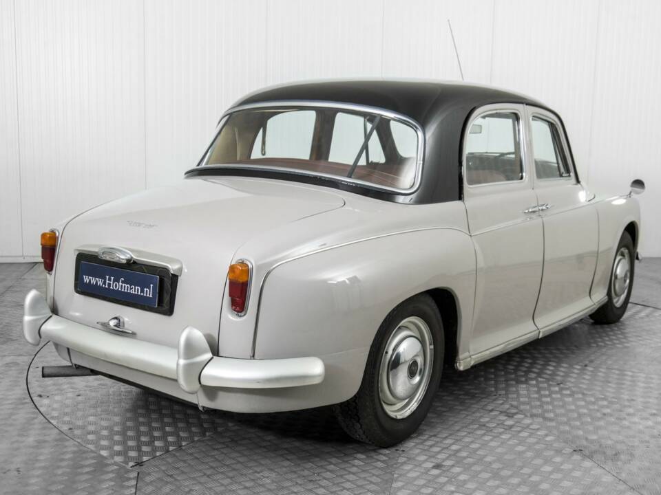Image 31/50 de Rover 100 (1962)