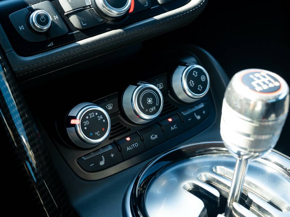 Image 24/36 of Audi R8 V10 (2013)