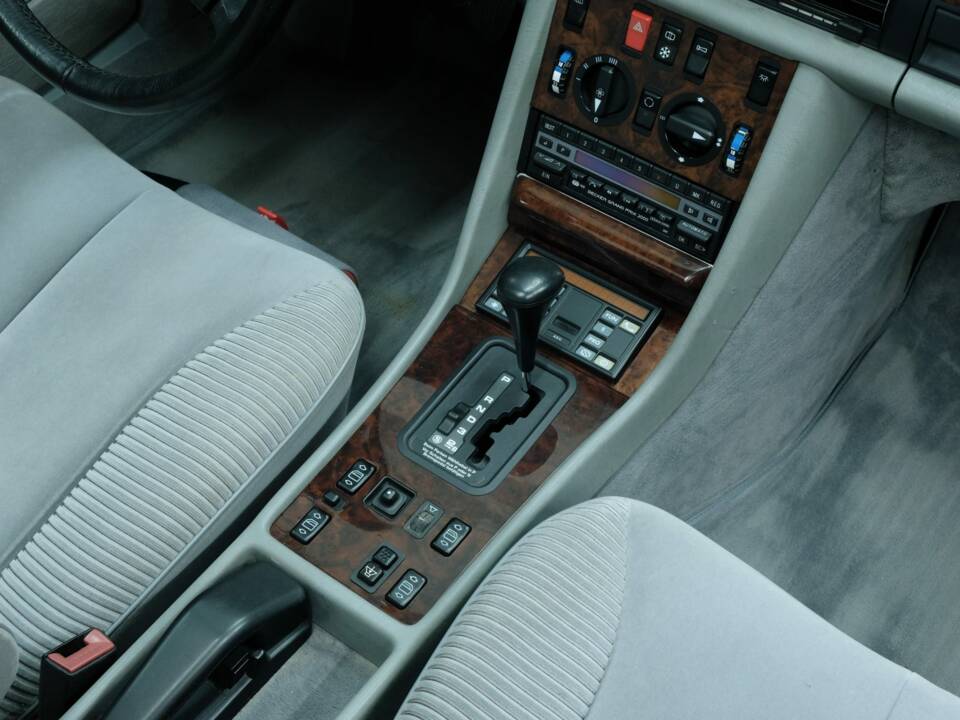 Bild 22/50 von Mercedes-Benz 500 SE (1990)