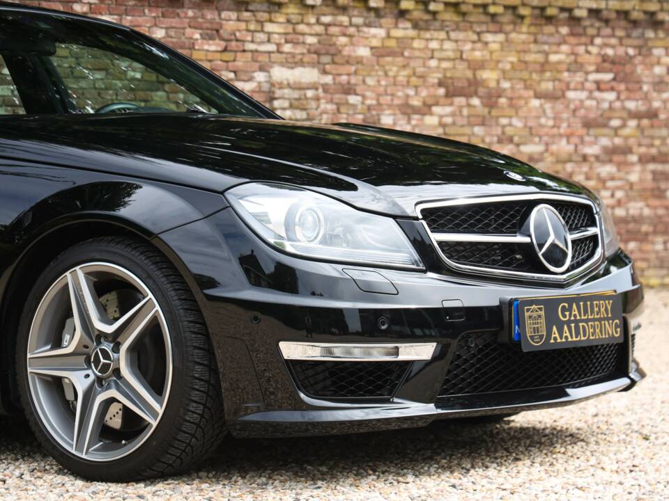Image 29/50 of Mercedes-Benz C 63 AMG (2012)