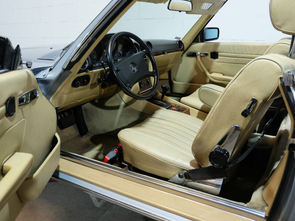 Image 6/26 de Mercedes-Benz 280 SL (1983)