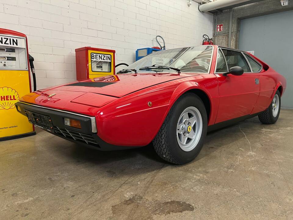 Image 2/17 of Ferrari Dino 308 GT4 (1977)