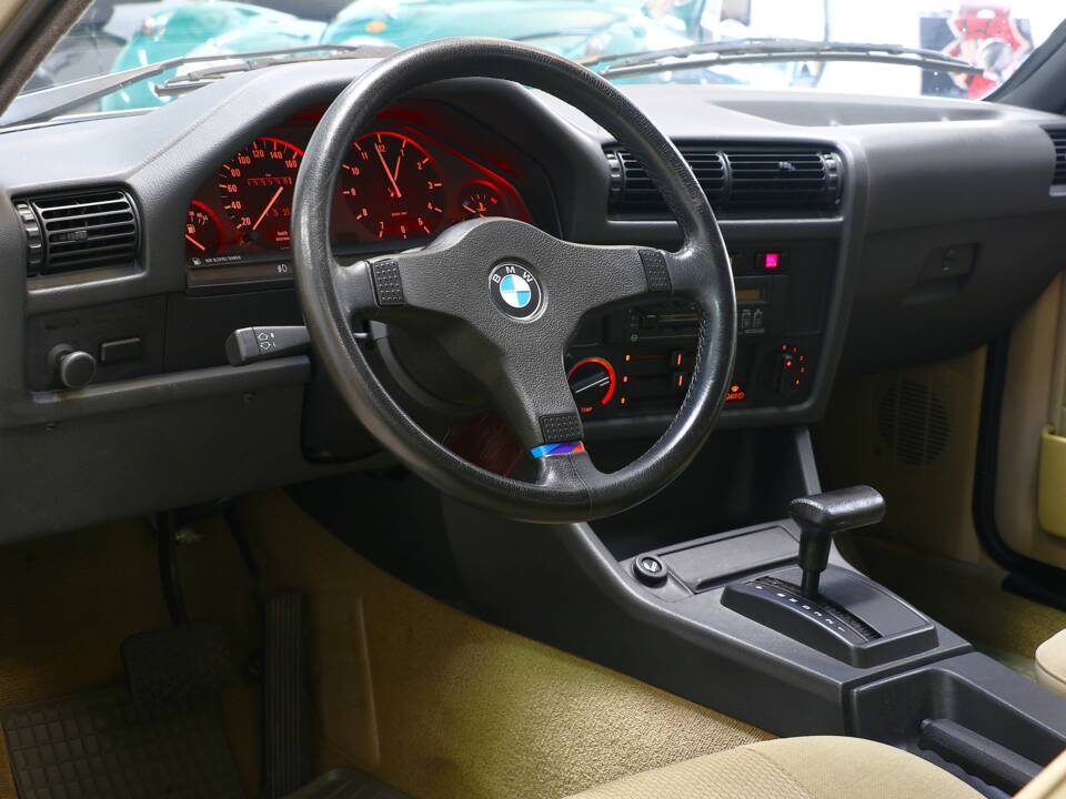 Afbeelding 22/40 van BMW 318i (1987)