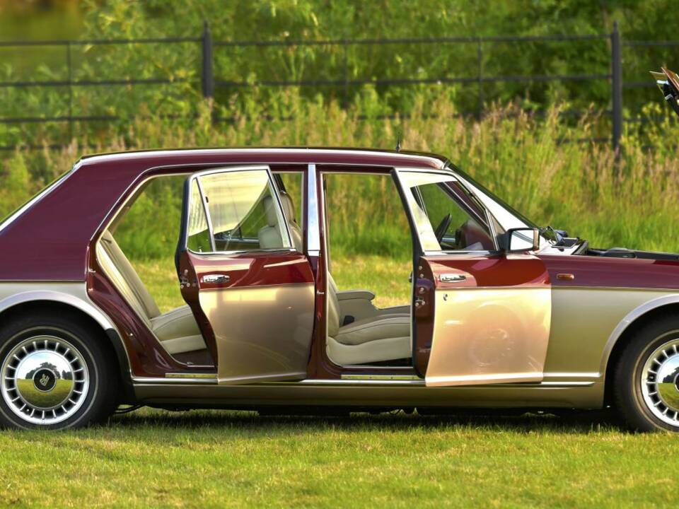 Image 18/50 of Rolls-Royce New Silver Dawn (1997)