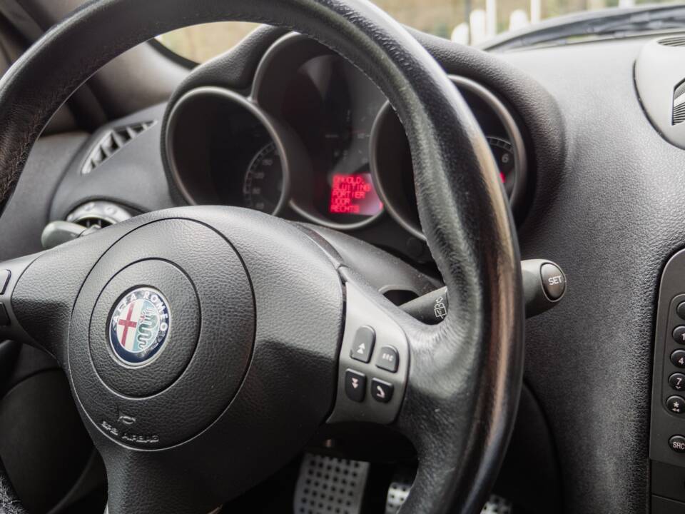 Image 37/60 of Alfa Romeo 147 3.2 GTA (2003)