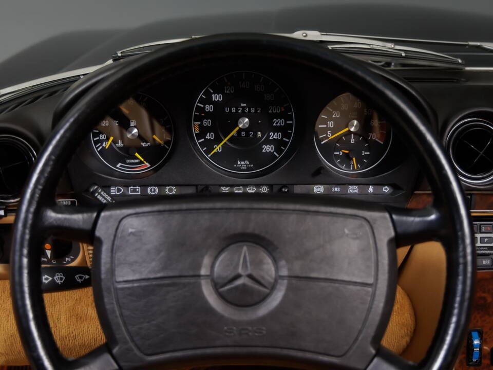 Immagine 25/36 di Mercedes-Benz 560 SL (1987)