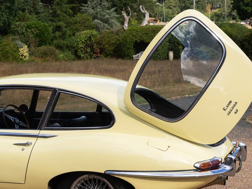 Image 36/40 de Jaguar Type E 4.2 (1966)