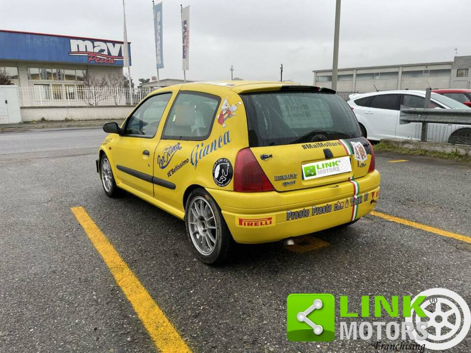 Imagen 8/10 de Renault Clio II 2.0 16V Sport (2000)