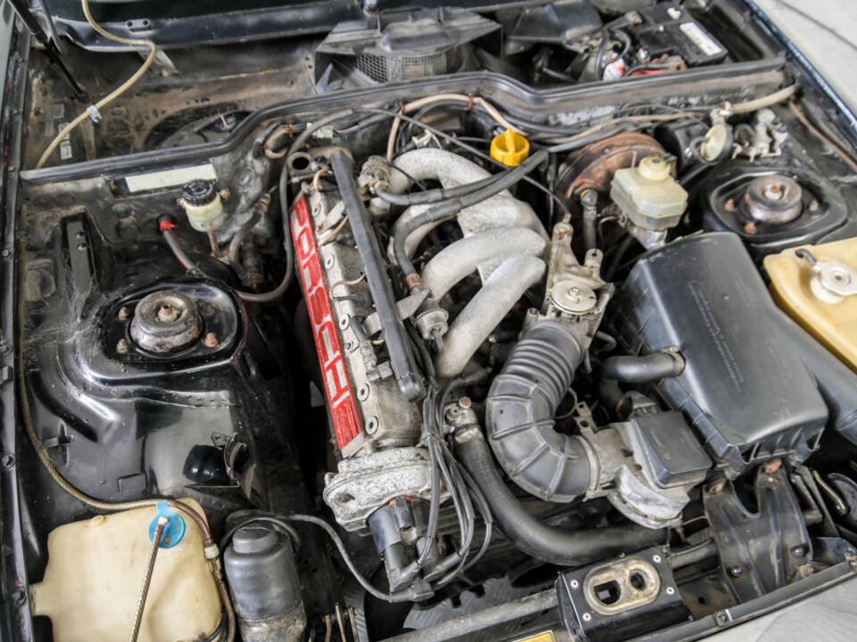 Immagine 41/50 di Porsche 924 S (1986)