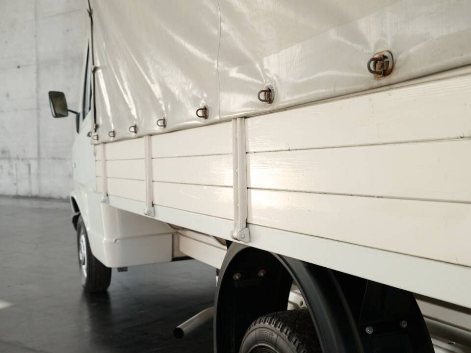 Image 14/43 of Mercedes-Benz T1 208 (1981)