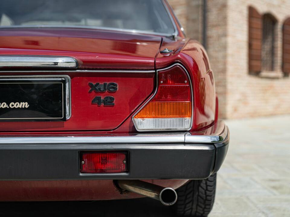 Bild 17/50 von Jaguar XJ 6 4.2 (1981)