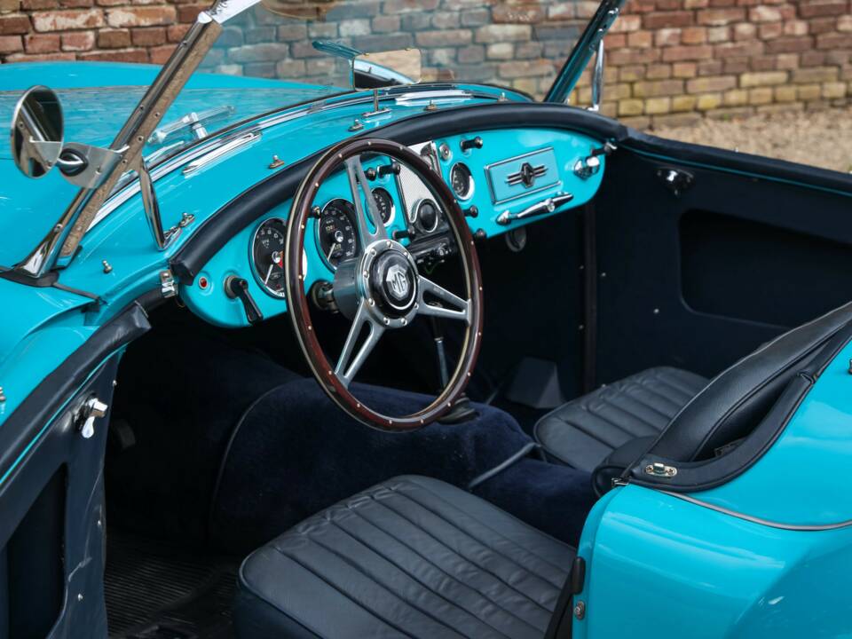 Image 3/50 of MG MGA 1600 (1958)