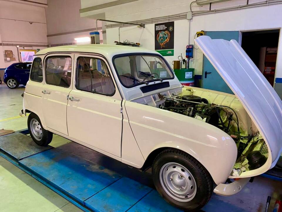 Immagine 2/30 di Renault R 4 (1980)