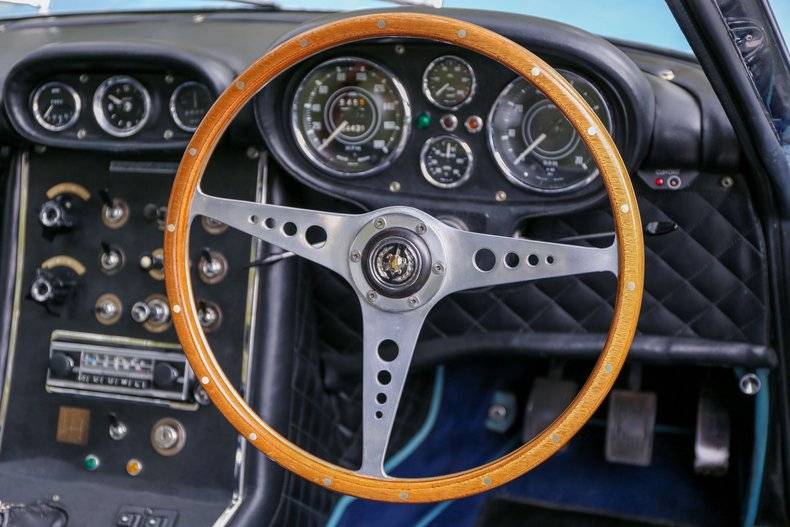 Image 9/50 of Gordon-Keeble GT (1964)