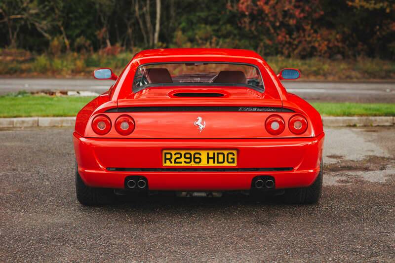 Image 7/50 de Ferrari F 355 Berlinetta (1998)