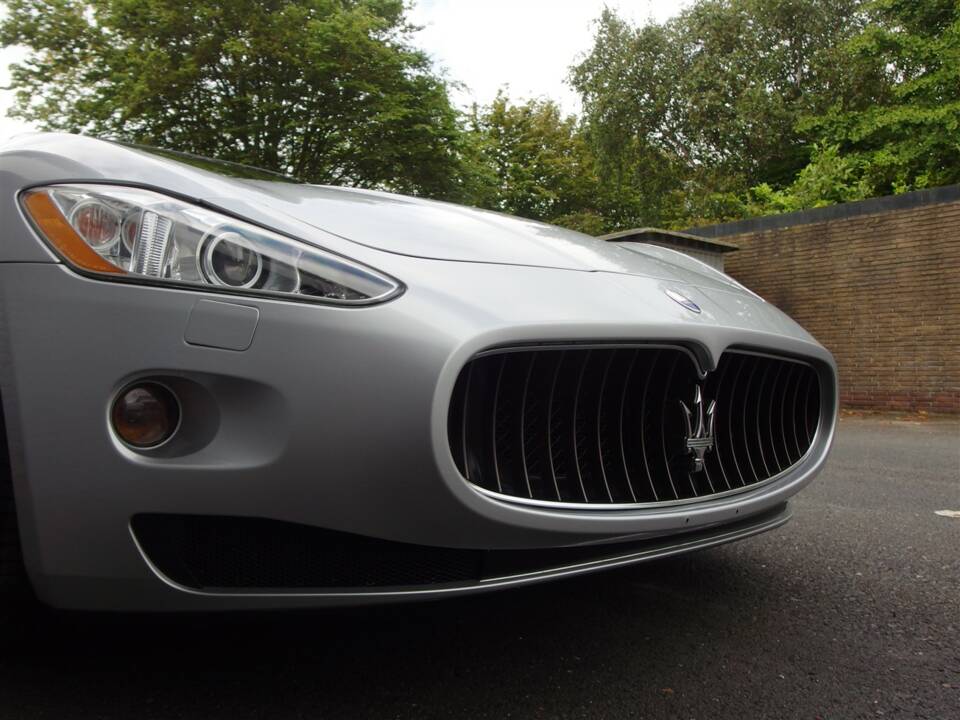 Image 12/98 de Maserati GranTurismo 4.2 (2009)