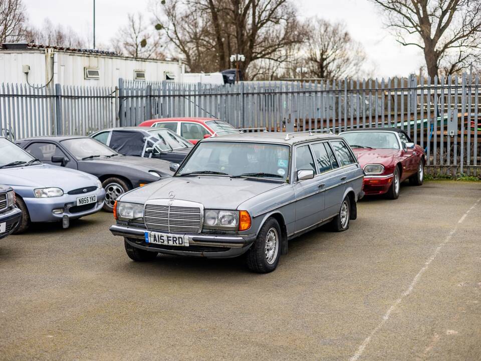 Bild 14/50 von Mercedes-Benz 280 TE (1983)