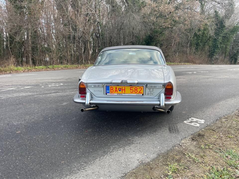 Image 10/20 de Jaguar XJ 6 C 4.2 (1975)