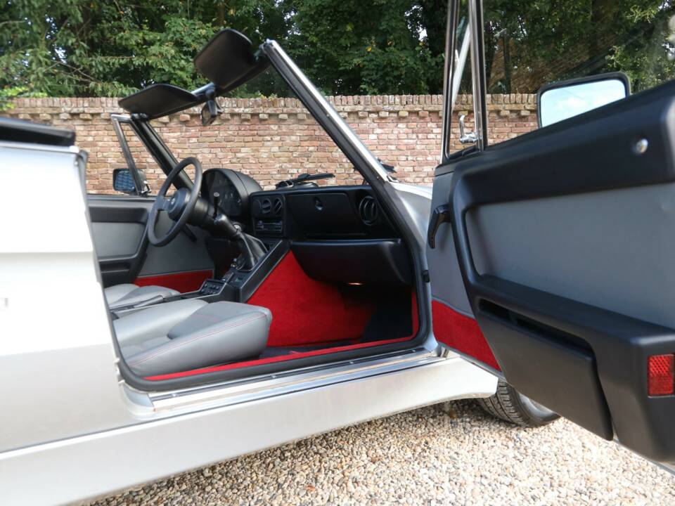 Immagine 38/50 di Alfa Romeo 2.0 Spider QV (1988)