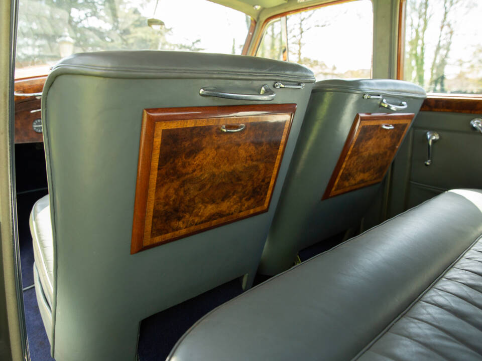 Image 12/38 of Rolls-Royce Silver Dawn (1954)