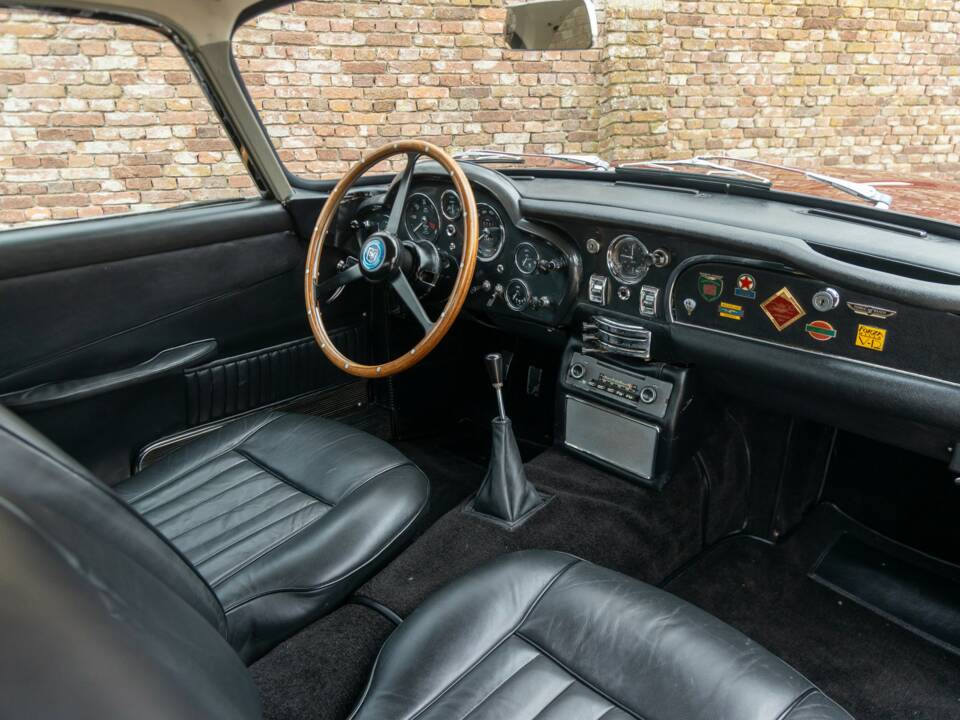 Image 9/50 de Aston Martin DB 5 Vantage (1965)