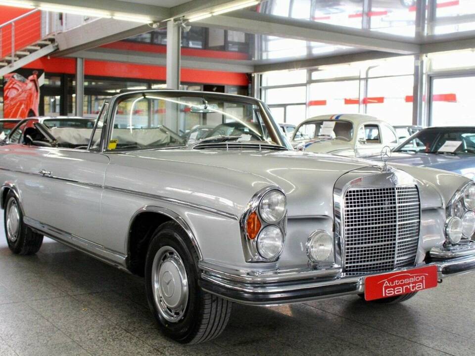 Immagine 2/17 di Mercedes-Benz 300 SE (1964)