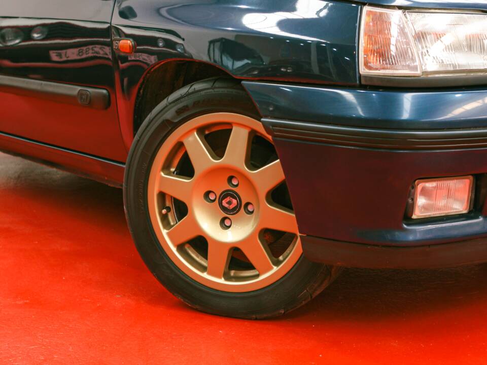 Imagen 3/27 de Renault Clio I 1.8 16V (1994)