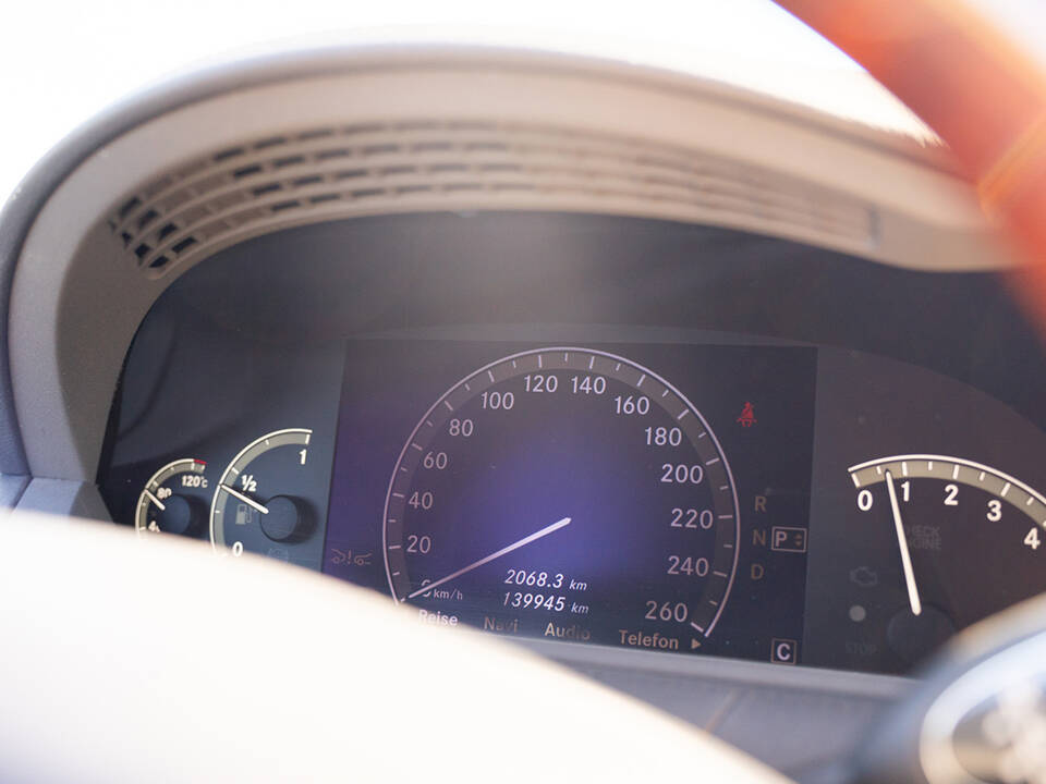 Image 55/67 of Mercedes-Benz CL 500 (2006)