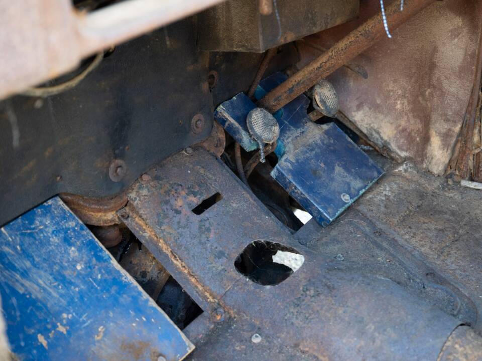 Image 83/134 of Ford V8 (1937)