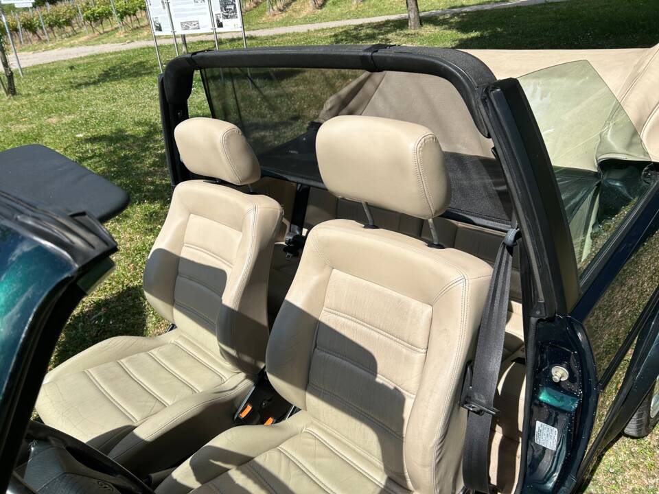 Image 7/22 de Volkswagen Golf I Cabrio 1.8 (1992)