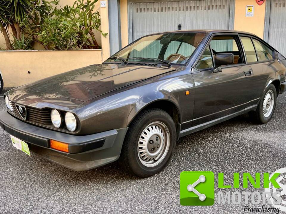 Immagine 3/10 di Alfa Romeo GTV 2.0 (1981)