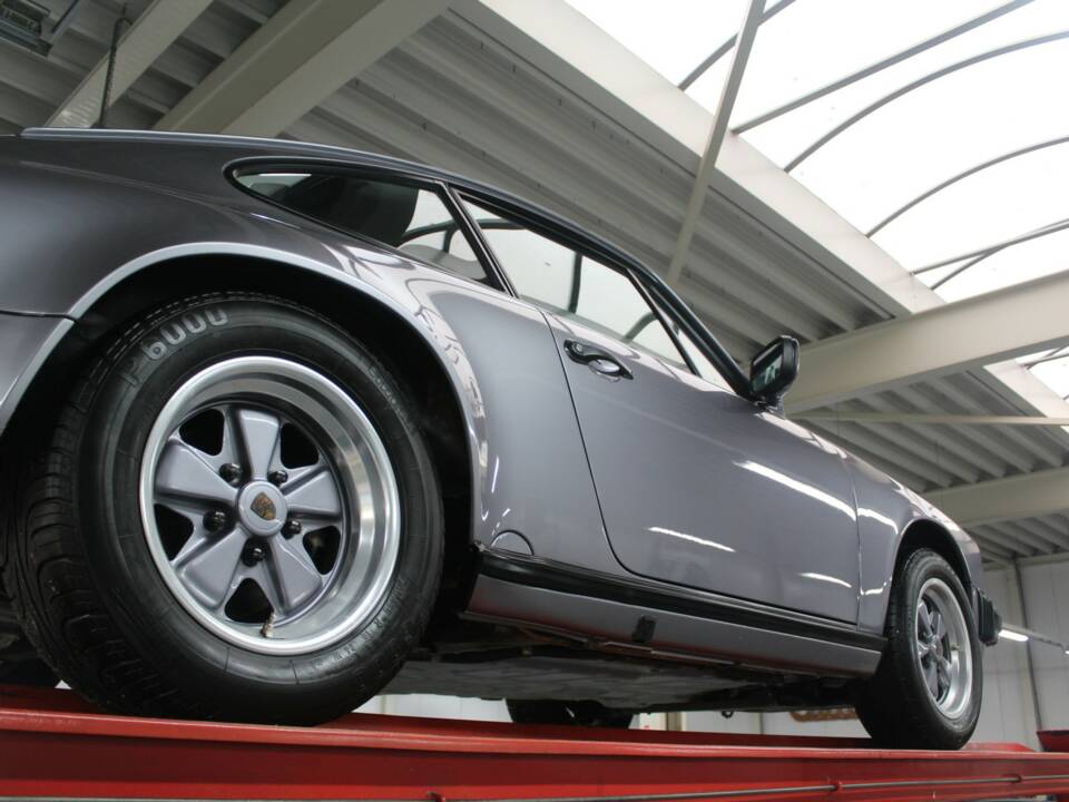 Bild 21/50 von Porsche 911 Carrera 3.2 "25 Jahre 911" (1988)