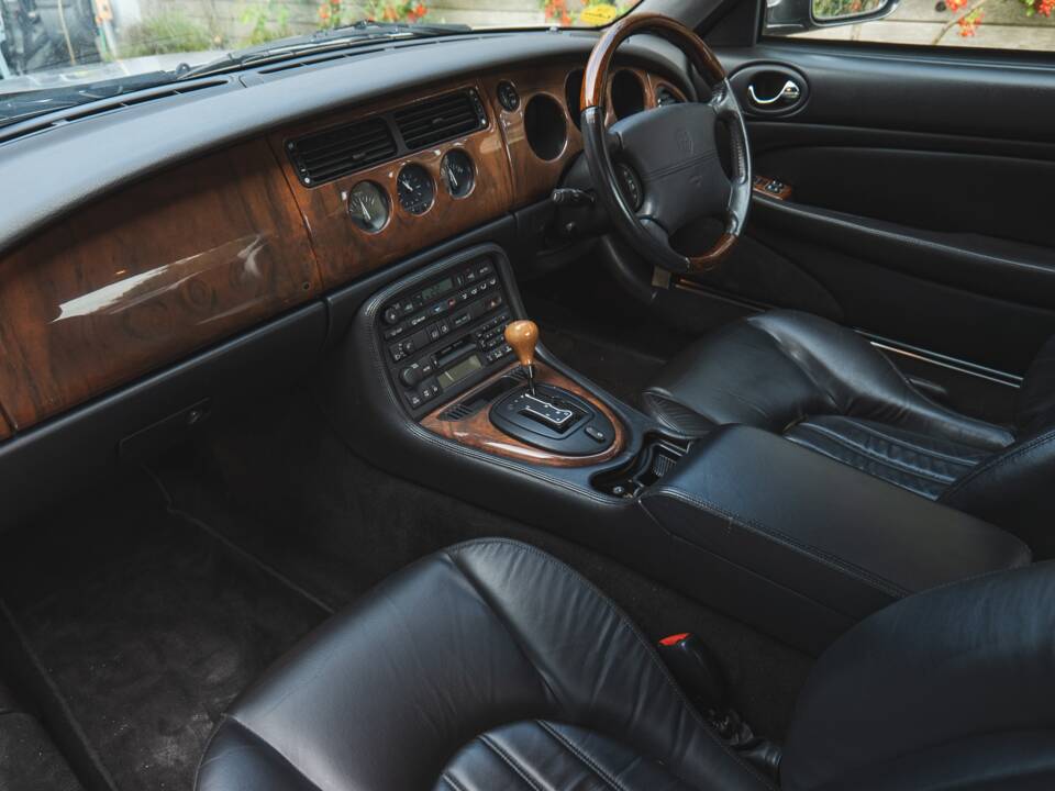 Imagen 4/50 de Jaguar XK8 4.0 (2000)