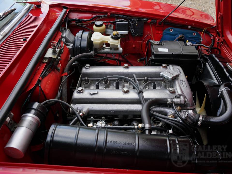 Immagine 17/50 di Alfa Romeo Giulia GT 1300 Junior (1975)