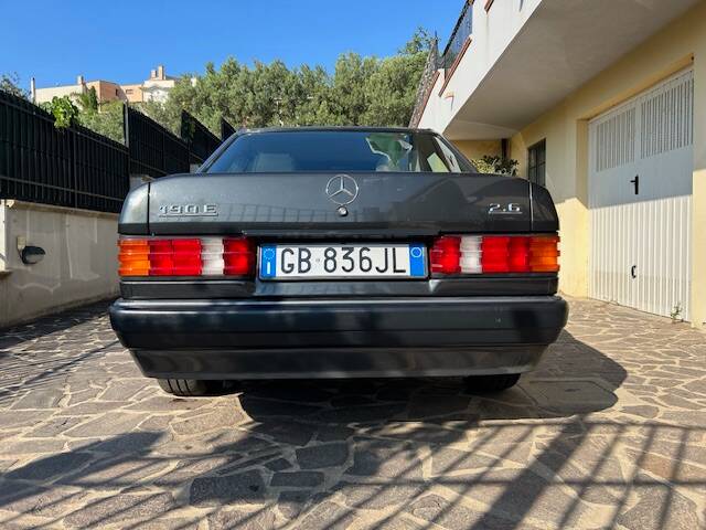 Image 3/42 de Mercedes-Benz 190 E 2.6 (1993)