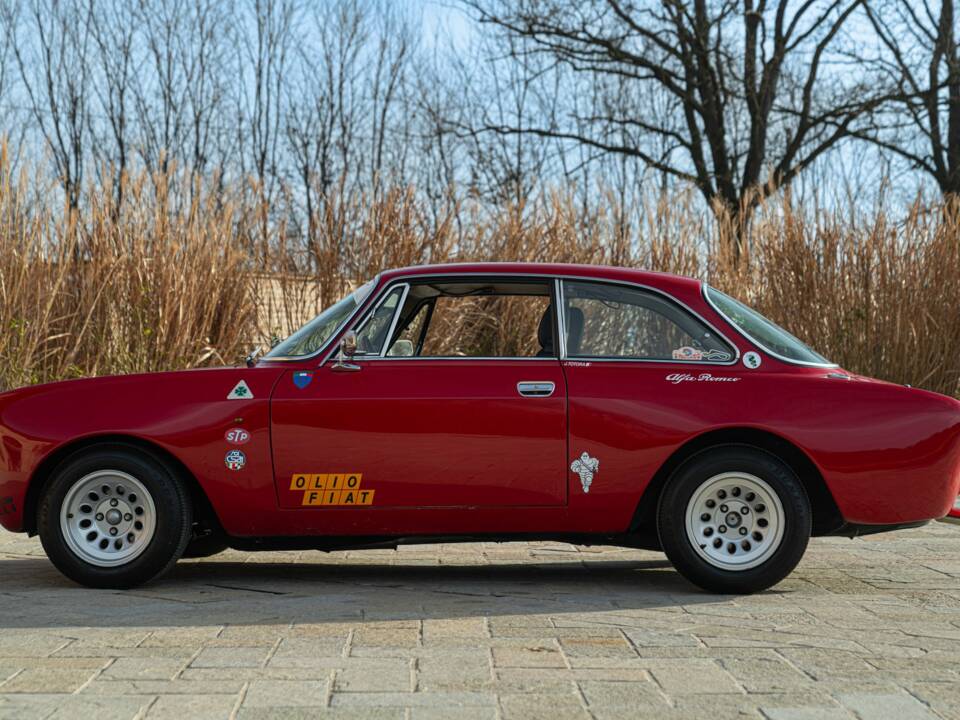 Image 5/50 of Alfa Romeo 2000 GT Veloce (1973)