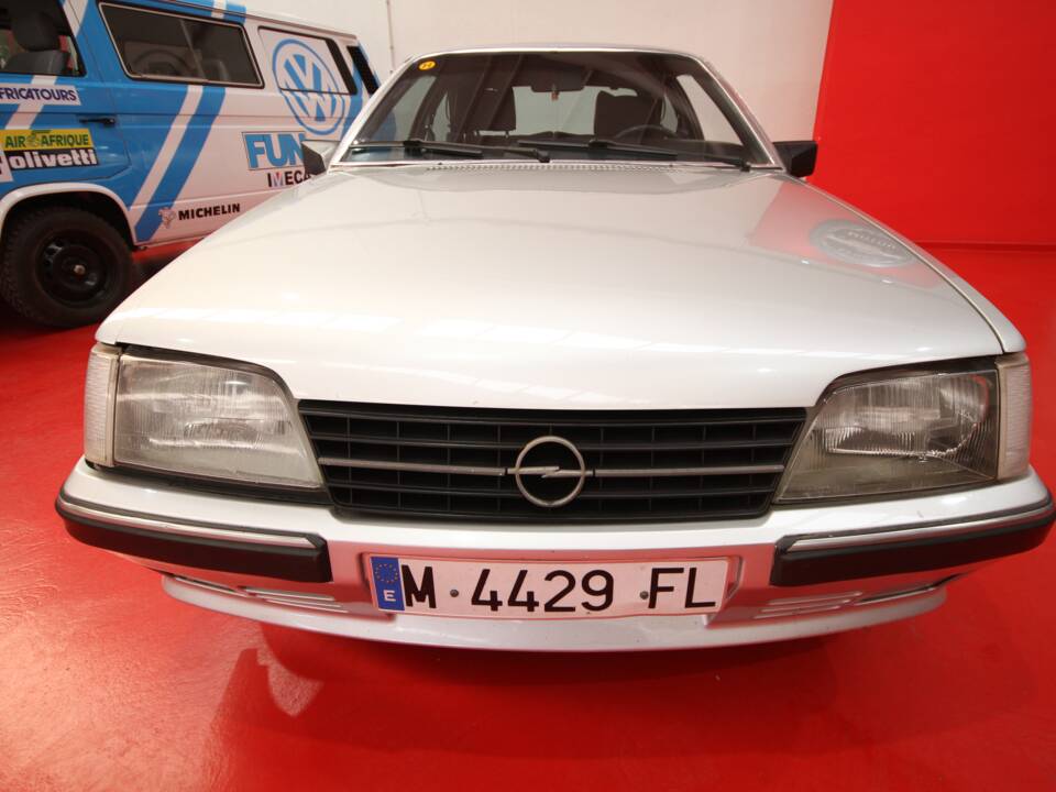 Bild 2/13 von Opel Monza 3,0 E (1983)