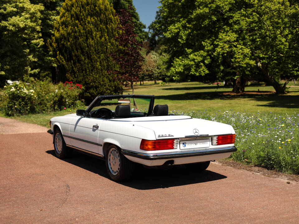 Image 9/85 of Mercedes-Benz 560 SL (1986)