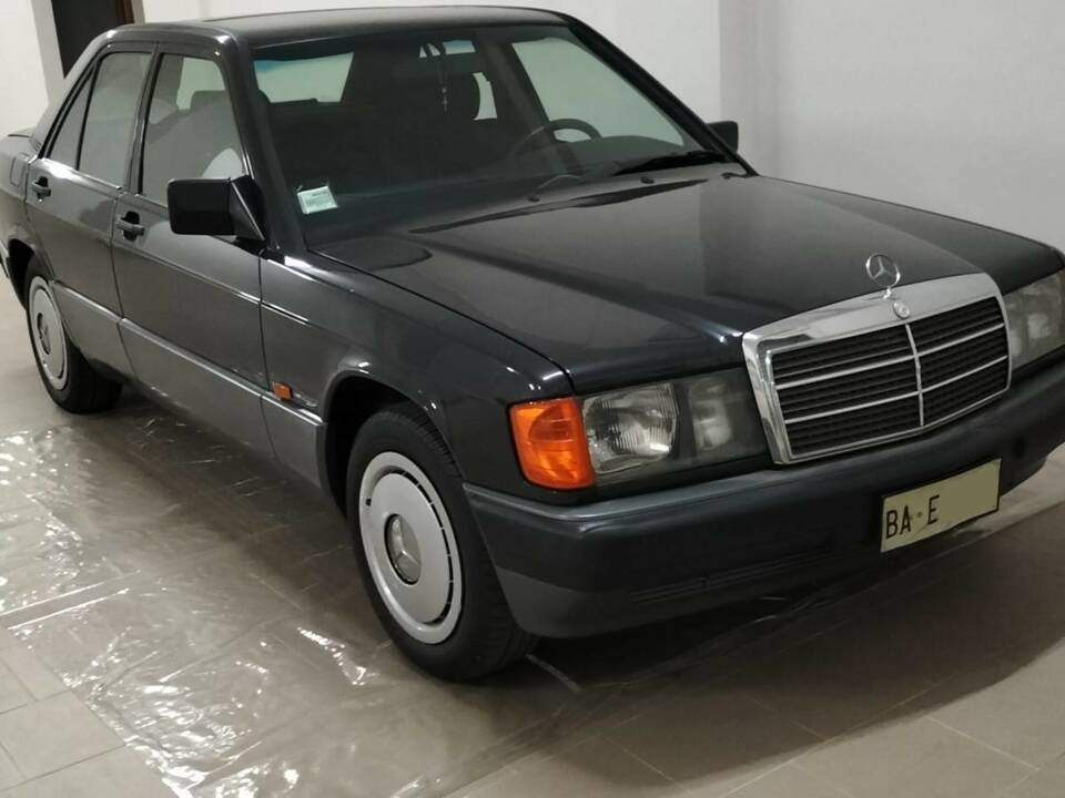Immagine 1/7 di Mercedes-Benz 190 E 1.8 (1993)