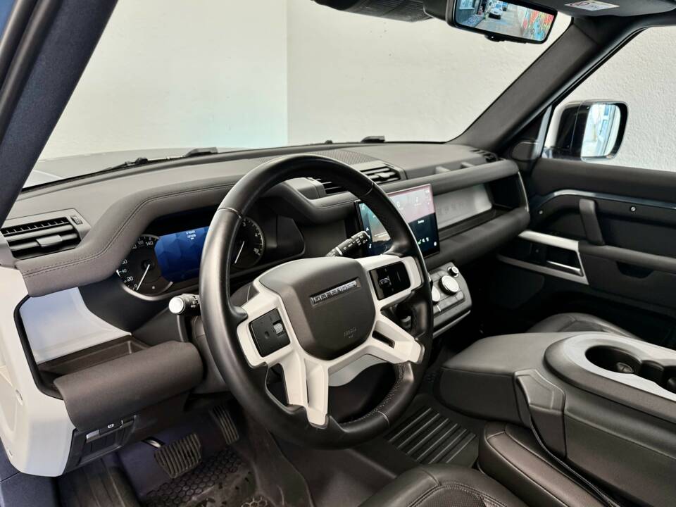 Image 13/25 of Land Rover Defender 110 D300 AWD (2022)