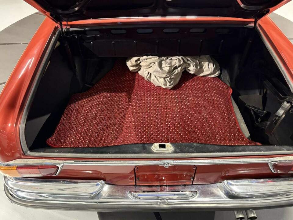 Image 36/49 de Mercedes-Benz 280 SE 3,5 (1971)