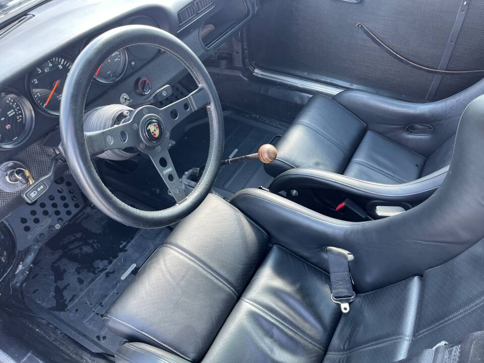 Image 19/62 of Porsche 911 Carrera 3.2 (1984)