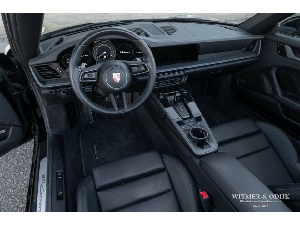 Image 21/44 of Porsche 911 Carrera (2020)