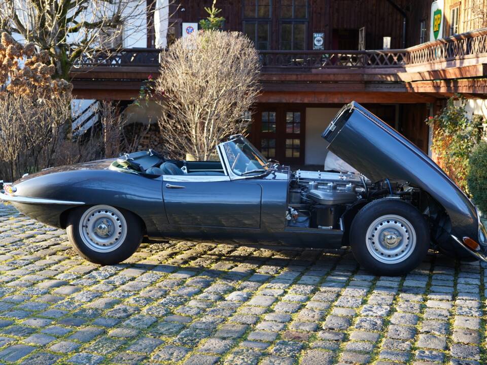 Bild 41/52 von Jaguar E-Type 4.2 (1965)