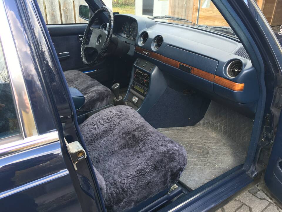 Bild 8/27 von Mercedes-Benz 230 E (1983)