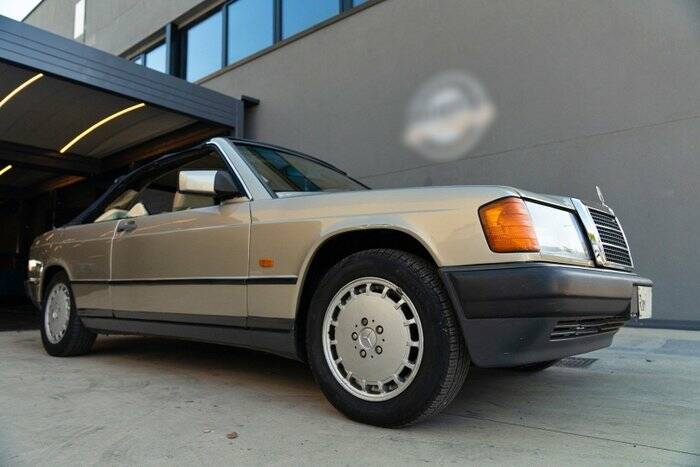 Afbeelding 5/7 van Mercedes-Benz 190 E (1989)